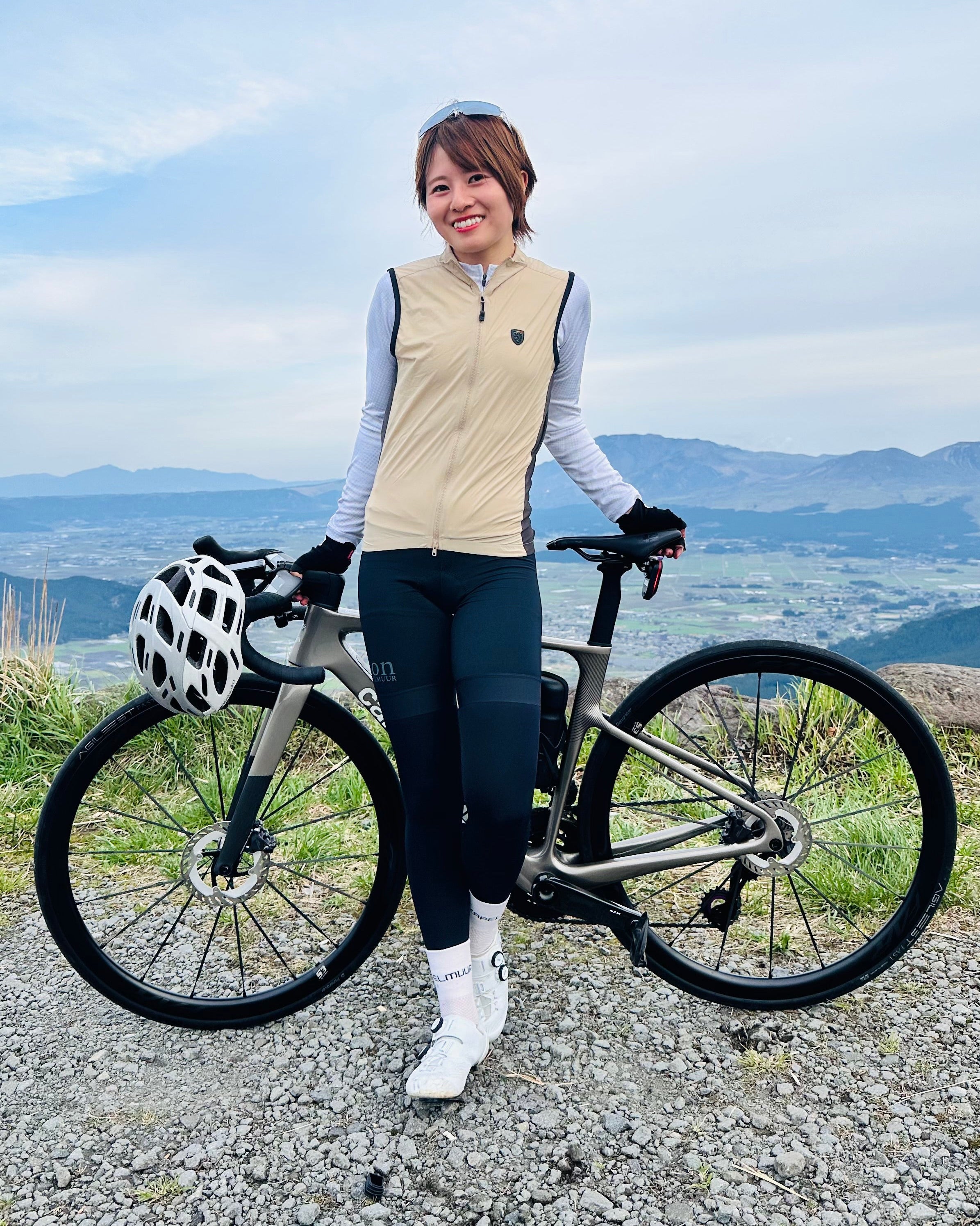 Ladies サイクルビブショーツ グレーロゴ スタンダードパッド – カペル