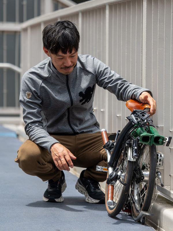 ライオンエンブレム付き防風ジャケット