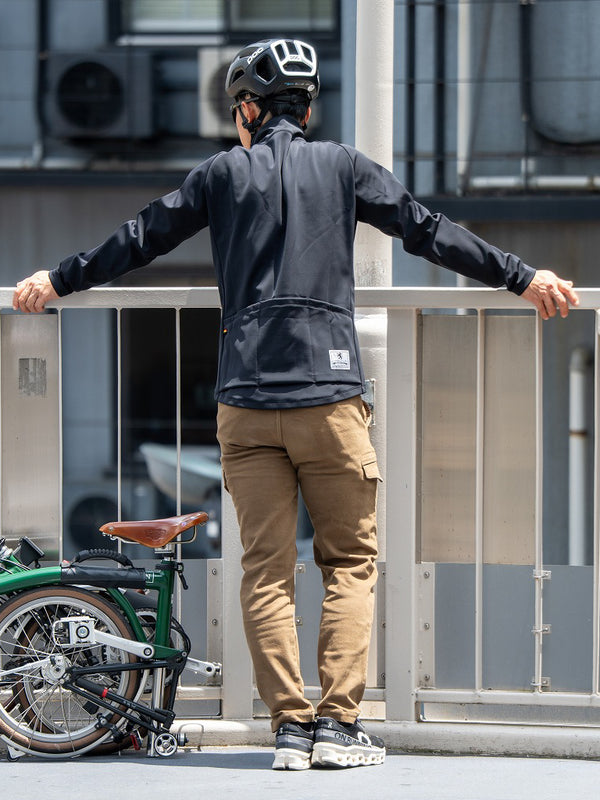 ライオンエンブレム付き防風ジャケット