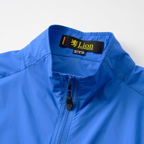 Stretch ripstop windbreaker with back pocket