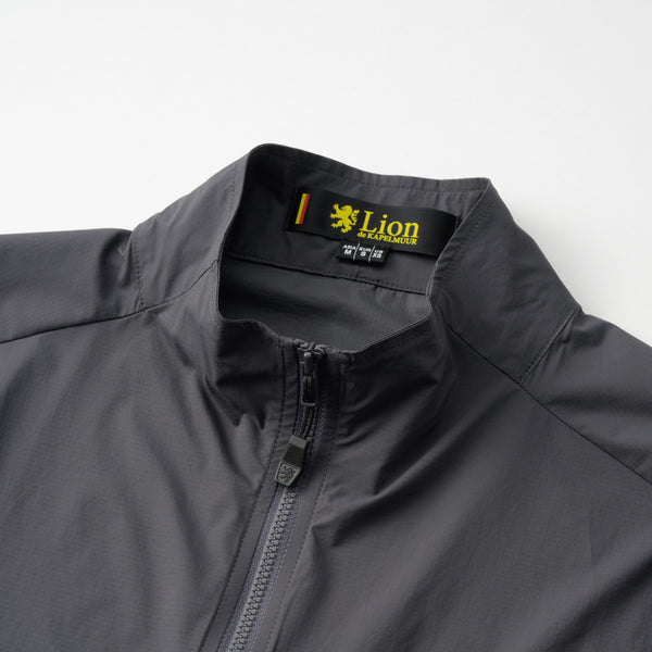 Stretch ripstop windbreaker with back pocket