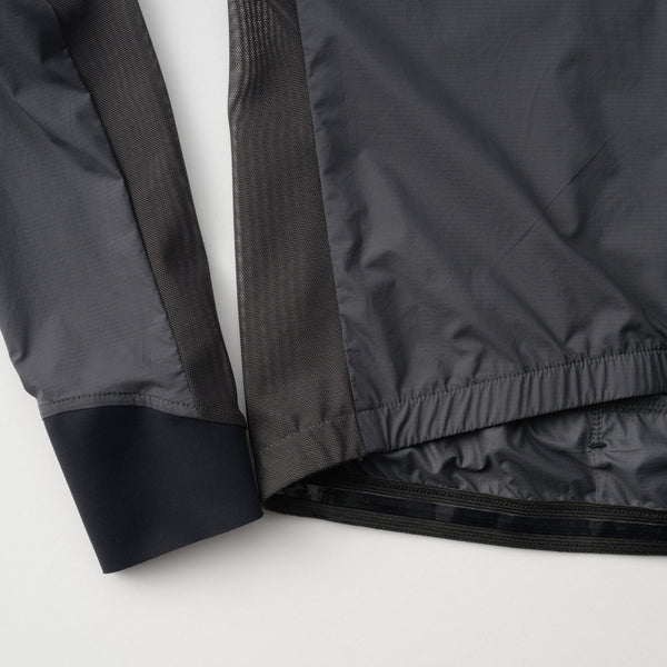 Stretch ripstop windbreaker with back pocket